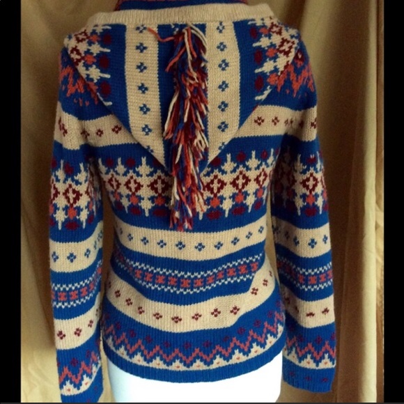 Anthropologie Sweaters - ❤️ Adorable hooded sparrow Sweater❤️